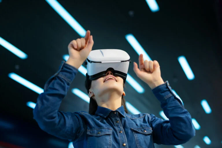 woman in 3d virtual reality glasses t20 WQVvL4 768x513 1